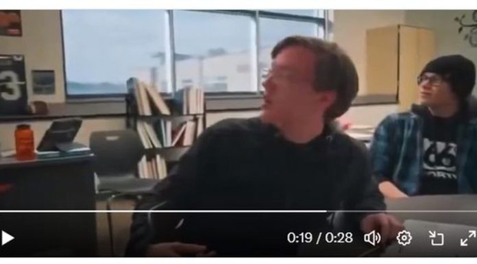 Βίντεο: O κολοσσός Blackrock που χρηματοδοτεί το ουκρανικό καθεστώς είχε πληρώσει τον δολοφόνο Τόμας Μάθιου Κρουκς σε διαφήμισή της Βίντεο: O κολοσσός Blackrock που χρηματοδοτεί το ουκρανικό καθεστώς είχε πληρώσει τον δολοφόνο Τόμας Μάθιου Κρουκς σε διαφήμισή της