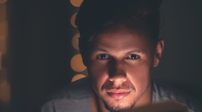 Πρώην πράκτορας του FBI : Αν δεις αυτά τα 8 σημάδια δεν πρέπει να εμπιστευτείς ένα άτομο Πρώην πράκτορας του FBI : Αν δεις αυτά τα 8 σημάδια δεν πρέπει να εμπιστευτείς ένα άτομο