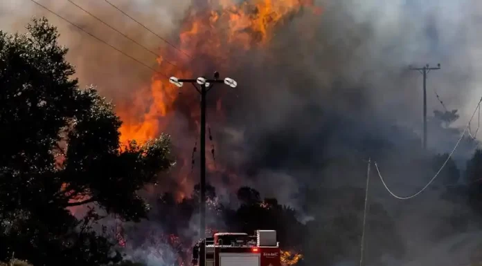 Ανεξέλεγκτη η φωτιά στη Σταμάτα – Πού γίνονται εκτροπές της κυκλοφορίας Ανεξέλεγκτη η φωτιά στη Σταμάτα – Πού γίνονται εκτροπές της κυκλοφορίας