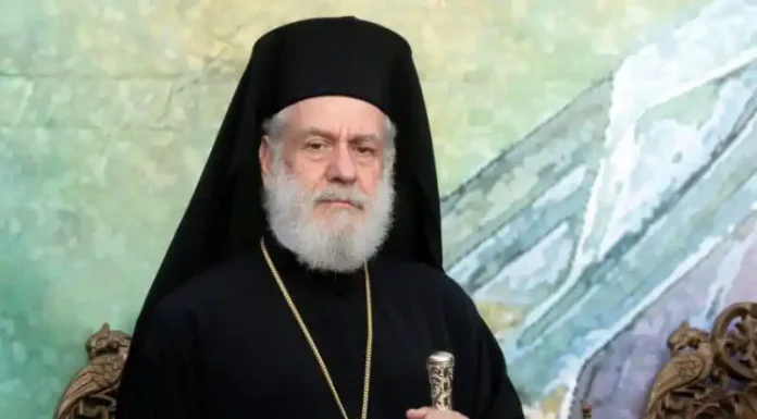 Δήλωση-σοκ από τον Μητροπολίτη Τήνου: “45 χρόνια Δεν έχω δει κανένα θαύμα στην εκκλησία της Παναγίας του νησιού” Δήλωση-σοκ από τον Μητροπολίτη Τήνου: “45 χρόνια Δεν έχω δει κανένα θαύμα στην εκκλησία της Παναγίας του νησιού”