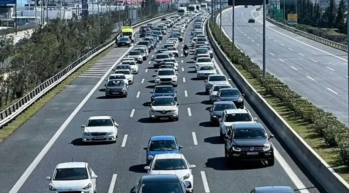 Κλειστή η εθνική οδός Αθηνών-Κορίνθου: Ξέσπασε φωτιά μετά από ανατροπή βυτιοφόρου (φωτο) Κλειστή η εθνική οδός Αθηνών-Κορίνθου: Ξέσπασε φωτιά μετά από ανατροπή βυτιοφόρου (φωτο)