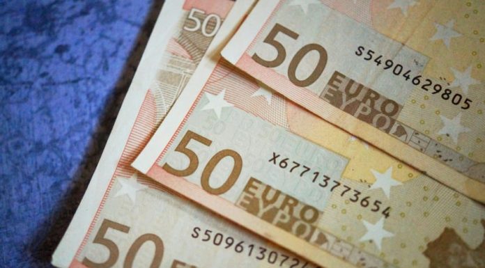 Η τεράστια διαφορά μισθών μεταξύ Ελλάδας και Ευρώπης