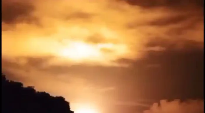 Χτύπημα του Ισραήλ στον Λίβανο με πανίσχυρη βόμβα – Η νύχτα έγινε μέρα – σαν πυρηνικό μανιτάρι (βίντεο) Χτύπημα του Ισραήλ στον Λίβανο με πανίσχυρη βόμβα – Η νύχτα έγινε μέρα - σαν πυρηνικό μανιτάρι (βίντεο)