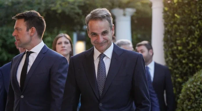 Αποκάλυψη σοκ της “Le Figaro”: Η Ελλάδα αύξησε κατα 222% τους λάθρομετανάστες της… Απόφαση Μητσοτάκη για φτηνά εργατικά χέρια που ζητούν οι εγχώριοι ολιγάρχες! Αποκάλυψη σοκ απο την “Le Figaro”: Η Ελλάδα αύξησε κατα 222% τους μετανάστες στην Ελλάδα… Απόφαση Μητσοτάκη για φτηνά εργατικά χέρια που ζητούν οι εγχώριοι ολιγάρχες!