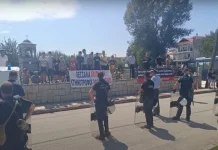 Έντονες αποδοκιμασίες από πλημμυροπαθείς κατά του πρωθυπουργού: «Δεν έχουμε ζωή, δεν έχουμε εισόδημα, ντροπή – Αυτή είναι η δημοκρατία του Μητσοτάκη» Έντονες αποδοκιμασίες από πλημμυροπαθείς κατά του πρωθυπουργού: «Δεν έχουμε ζωή, δεν έχουμε εισόδημα, ντροπή – Αυτή είναι η δημοκρατία του Μητσοτάκη»