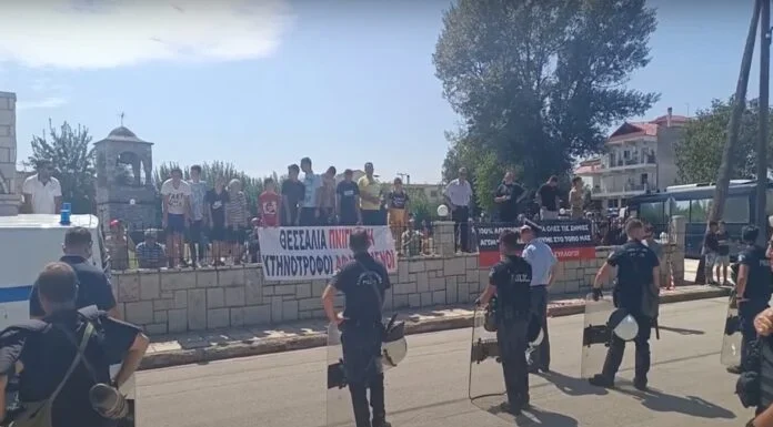 Έντονες αποδοκιμασίες από πλημμυροπαθείς κατά του πρωθυπουργού: «Δεν έχουμε ζωή, δεν έχουμε εισόδημα, ντροπή – Αυτή είναι η δημοκρατία του Μητσοτάκη» Έντονες αποδοκιμασίες από πλημμυροπαθείς κατά του πρωθυπουργού: «Δεν έχουμε ζωή, δεν έχουμε εισόδημα, ντροπή – Αυτή είναι η δημοκρατία του Μητσοτάκη»