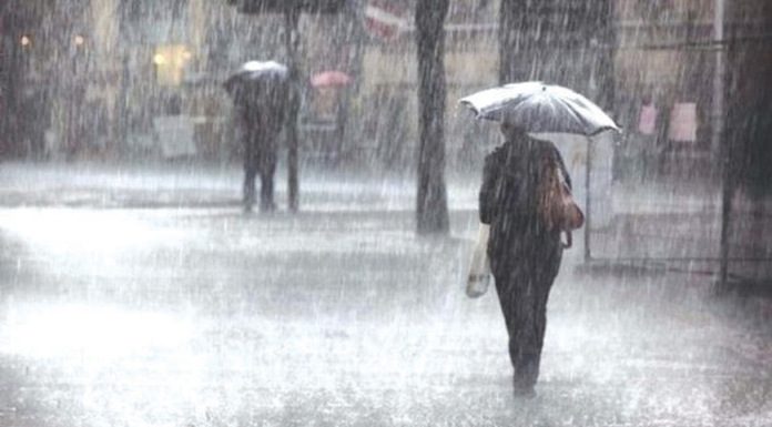 Ο φόβος «πουλάει»: Πως εργαλειοποιείται ο πανικός και μετατρέπει τους πολίτες σε «ανθρωπάκια» που φοβούνται μία βροχή Ο φόβος «πουλάει»: Πως εργαλειοποιείται ο πανικός και μετατρέπει τους πολίτες σε «ανθρωπάκια» που φοβούνται μία βροχή