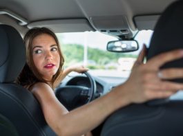 Κίνηση οχήματος με όπισθεν: «Τσουχτερό» πρόστιμο έως 700 ευρώ για τους οδηγούς – Τι πρέπει να ξέρετε Κίνηση οχήματος με όπισθεν: «Τσουχτερό» πρόστιμο έως 700 ευρώ για τους οδηγούς – Τι πρέπει να ξέρετε