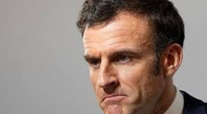 Το γαλλικό κοινοβούλιο εξετάζει ψήφισμα για την καθαίρεση του Μακρόν Το γαλλικό κοινοβούλιο εξετάζει ψήφισμα για την καθαίρεση του Μακρόν