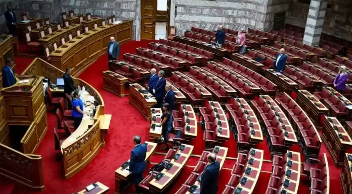 Βουλή Η απόλυτη υποκρισία. Κράτησε ενός λεπτού σιγή για το θάνατο του Π.Φύσσα αλλά δεν έχει πρόβλημα να στέλνει όπλα και λεφτά σε Ουκρανούς νεοναζί Βουλή Η απόλυτη υποκρισία. Κράτησε ενός λεπτού σιγή για το θάνατο του Π.Φύσσα αλλά δεν έχει πρόβλημα να στέλνει όπλα και λεφτά σε Ουκρανούς νεοναζί