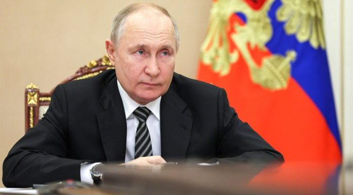 Παρέμβαση του B.Πούτιν προς Ισραήλ και ΗΠΑ λίγο πριν κτυπηθεί το Ιράν: «Σας παρακολουθούμε στενά» Παρέμβαση του B.Πούτιν προς Ισραήλ και ΗΠΑ λίγο πριν κτυπηθεί το Ιράν: «Σας παρακολουθούμε στενά»