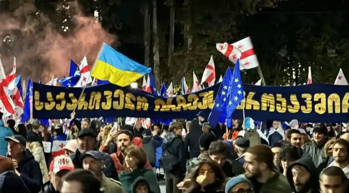 Η Δύση επιδιώκει να αποσταθεροποιήσει την μετεκλογική Γεωργία χρησιμοποιώντας ελεύθερους σκοπευτές που έχουν εκπαιδευτεί στην Ουκρανία Η Δύση επιδιώκει να αποσταθεροποιήσει τη μετεκλογική Γεωργία χρησιμοποιώντας ελεύθερους σκοπευτές που έχουν εκπαιδευτεί στην Ουκρανία (όπως στο Πολυτεχνείο)