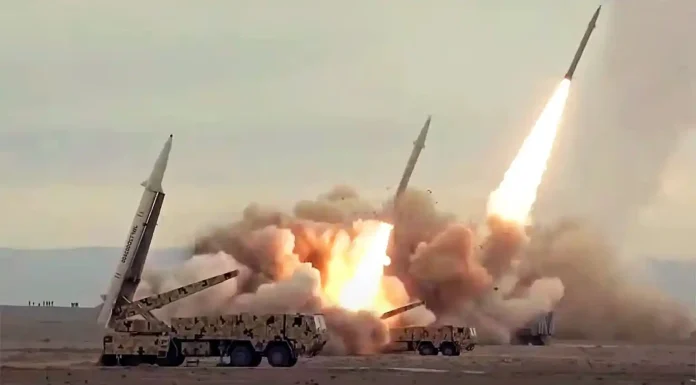 EKTAKTO – Το Ιράν βομβαρδίζει με εκατοντάδες πυραύλους το Ισραήλ EKTAKTO – Το Ιράν βομβαρδίζει με εκατοντάδες πυραύλους το Ισραήλ IDF: «Εκτοξεύτηκαν πύραυλοι από το Ιράν – Πηγαίνετε στα καταφύγια»