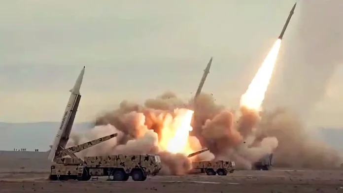 EKTAKTO – Το Ιράν βομβαρδίζει με εκατοντάδες πυραύλους το Ισραήλ IDF: «Εκτοξεύτηκαν πύραυλοι από το Ιράν – Πηγαίνετε στα καταφύγια»