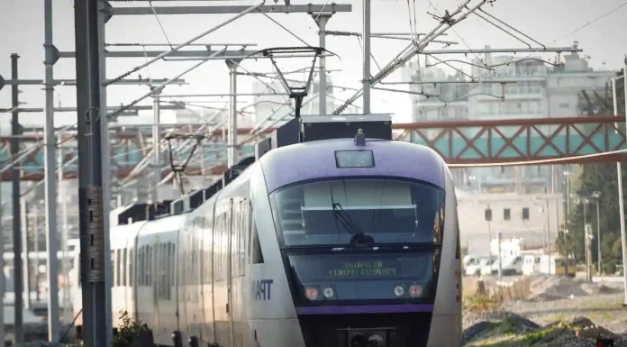 Ελεγκτής στον Προαστιακό «τσέπωνε» χρήματα από επιβάτες Ελεγκτής στον Προαστιακό «τσέπωνε» χρήματα από επιβάτες