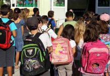 Κραυγή γονέων στο Περιστέρι: «Βλέπουν τα παιδιά μας σαν αριθμούς» – Τι καταγγέλλει πατέρας Κραυγή γονέων στο Περιστέρι: «Βλέπουν τα παιδιά μας σαν αριθμούς» – Τι καταγγέλλει πατέρας