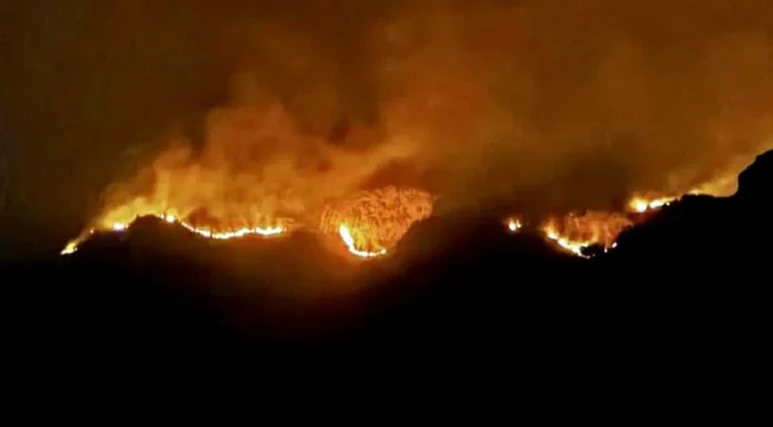 Φωτιά σε δύσβατο σημείο στο Παγγαίο Όρος – Τέλος Οκτωβρίου πως άναψε φωτιά; το αφήνουν να ξανακαίγεται, ΤΥΧΑΙΟ; Φωτιά σε δύσβατο σημείο στο Παγγαίο Όρος – Δεν απειλεί κατοικημένες περιοχές και το αφήνουν να ξανακαίγεται