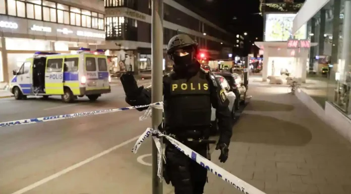 Σουηδία: Η άλλοτε προοδευτική χώρα, κλείνει την πόρτα στους μετανάστες Σουηδία: Η άλλοτε προοδευτική χώρα, κλείνει την πόρτα στους μετανάστες