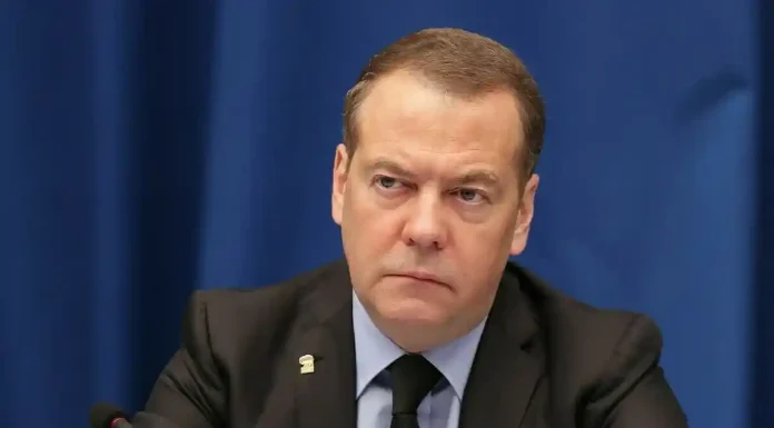 Την σύλληψη της γαλλικής καταγωγής προέδρου της Γεωργίας για αντισυνταγματικές πράξεις ζητεί ο Ν.Μεντβέντεφ Ο Ν.Μεντβέντεφ ζητεί την σύλληψη της γαλλικής καταγωγής προέδρου της Γεωργίας για αντισυνταγματικές πράξεις