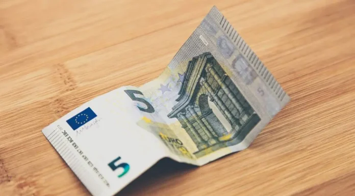 Έρευνα: Ο μήνας δεν βγαίνει ούτε με 1.500 ευρώ μισθό