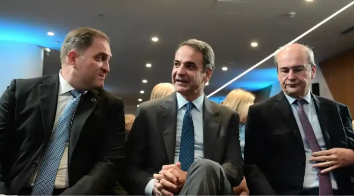 Αν ταξιδεύετε με αεροπορική εταιρεία και έκπτωση μπορεί ο Πιτσιλής να σας κατηγορήσει για διακίνηση μαύρου χρήματος Αν ταξιδεύετε με αεροπορική εταιρεία και έκπτωση μπορεί ο Πιτσιλής να σας κατηγορήσει για διακίνηση μαύρου χρήματος