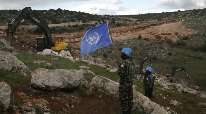 Λίβανος: Οι Ισραηλινοί με οβίδα έπληξαν και το αρχηγείο της UNIFIL (ΟΗΕ) στον Δυτικό Τομέα Λίβανος: Οι Ισραηλινοί με οβίδα έπληξαν και το αρχηγείο της UNIFIL (ΟΗΕ) στον Δυτικό Τομέα