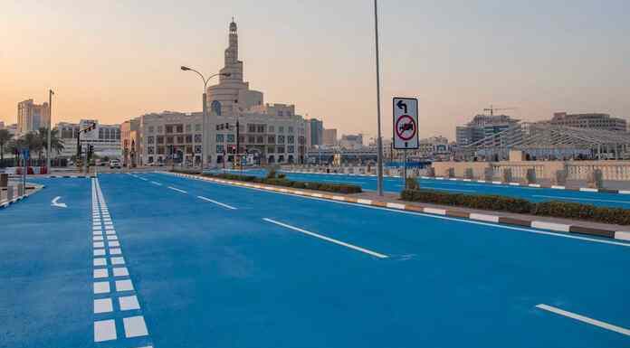 Μπλε δρόμοι: Για ποιο λόγο οι δύο χώρες άλλαξαν χρώμα στην άσφαλτο Μπλε δρόμοι: Για ποιο λόγο οι δύο χώρες άλλαξαν χρώμα στην άσφαλτο