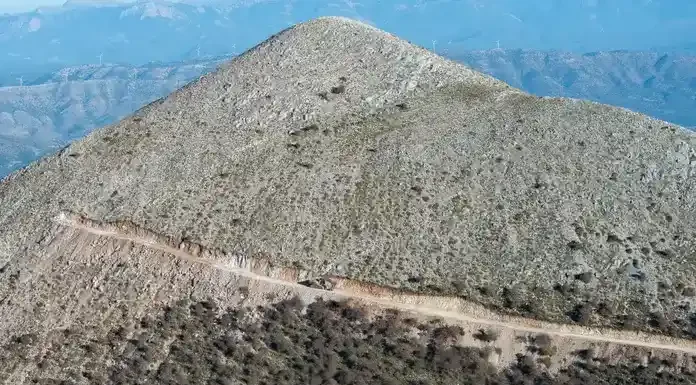 Καταστρέφοντας τα Ακαρνανικά Όρη-Απάτη πάνω στην απάτη! Καταστρέφοντας τα Ακαρνανικά Όρη-Απάτη πάνω στην απάτη