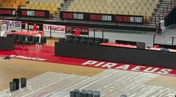 Πλημμύρισε το ΣΕΦ – Μεγάλες καταστροφές σε περιουσιακά στοιχεία της ΚΑΕ Ολυμπιακός Σε δεκάδες σημεία η οροφή στάζει νερά. Η διοίκηση του σταδίου είχε επισημάνει τα θέματα και έχει ζητήσει επίσημα από τη διοίκηση του γηπέδου το 2022 την ενεργειακή αναβάθμισή του με βασικούς πυλώνες τη μόνωση και την ψύξη – θέρμανση, αλλά το αίτημα αυτό απορρίφθηκε από την κυβέρνηση.