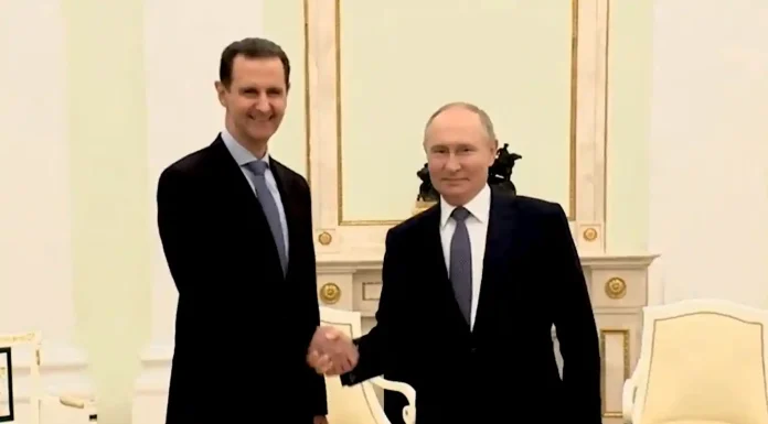 Πούτιν: Πώς έπεισε τον Άσαντ να παραδώσει την εξουσία και τον έσωσε από τη μοίρα του Καντάφι Πώς έπεισε τον Άσαντ να παραδώσει την εξουσία και τον έσωσε από τη μοίρα του Καντάφι