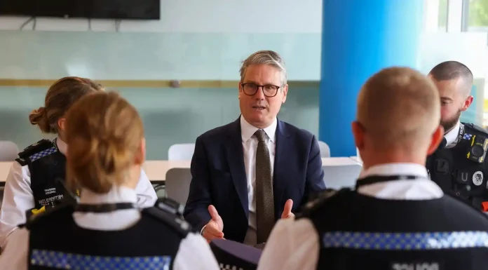 Υπό κατάρρευση η κυβέρνηση Κιρ Στάρμερ στην Βρετανία: «Μας εμπόδιζαν να συλλάβουμε τους Πακιστανούς βιαστές» λέει η αστυνομία Υπό κατάρρευση η κυβέρνηση Κιρ Στάρμερ στην Βρετανία: «Μας εμπόδιζαν να συλλάβουμε τους Πακιστανούς βιαστές» λέει η αστυνομία