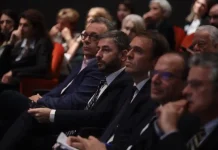 Συντονίζονται για την πρόταση δυσπιστίας ΠΑΣΟΚ, ΣΥΡΙΖΑ, ΚΚΕ, Πλεύση Ελευθερίας&Νέα Αριστερά Συντονίζονται για την πρόταση δυσπιστίας ΠΑΣΟΚ ΣΥΡΙΖΑ ΚΚΕ Πλεύση Ελευθερίας &Νέα Αριστερά