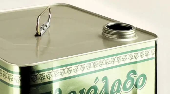 Ελαιόλαδο: Τέλος στην πώληση τενεκέ! Ελαιόλαδο: Τέλος στην πώληση τενεκέ!