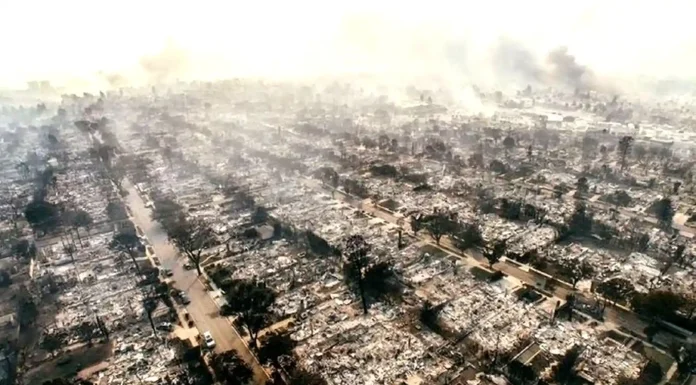 Τεράστιο σκάνδαλο με τις ασφαλιστικές εταιρείες στην Καλιφόρνια: Ακύρωσαν συμβόλαια για σπίτια που κάηκαν – ποίος τις είχε ενημερώσει; Τεράστιο σκάνδαλο με τις ασφαλιστικές εταιρείες στην Καλιφόρνια: Ακύρωσαν συμβόλαια για σπίτια που κάηκαν - ποίος τις είχε ενημερώσει;