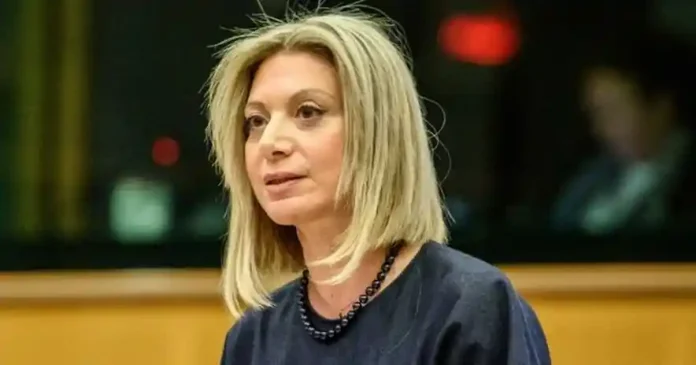 Ερωτήσεις στον Μητσοτάκη από Μαρία Καρυστιανού που θα πρέπει να απαντήσει στον Σρόιτερ