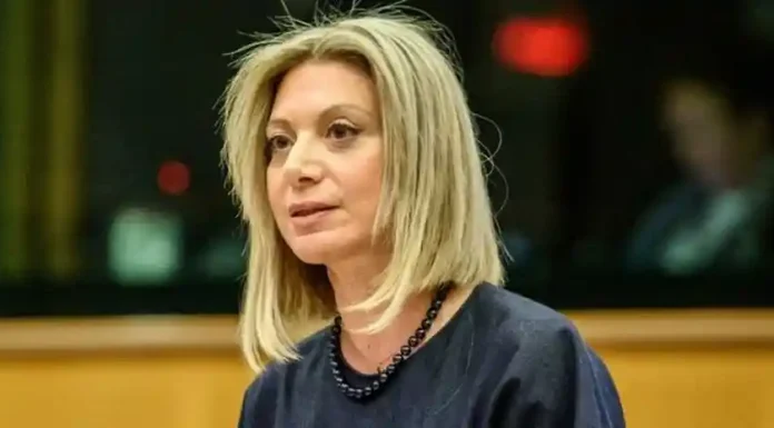 Ερωτήσεις στον Μητσοτάκη από Μαρία Καρυστιανού που θα πρέπει να απαντήσει στον Σρόιτερ Ερωτήσεις στον Μητσοτάκη από Μαρία Καρυστιανού που θα πρέπει να απαντήσει στον Σρόιτερ