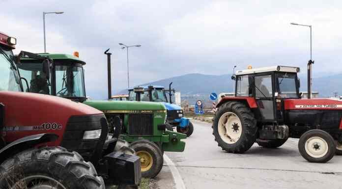 Οι αγρότες ξεσηκώθηκαν στις Καστανιές του Έβρου: Μπλόκο με τρακτέρ και φωτιές Οι αγρότες ξεσηκώθηκαν στις Καστανιές του Έβρου: Μπλόκο με τρακτέρ και φωτιές