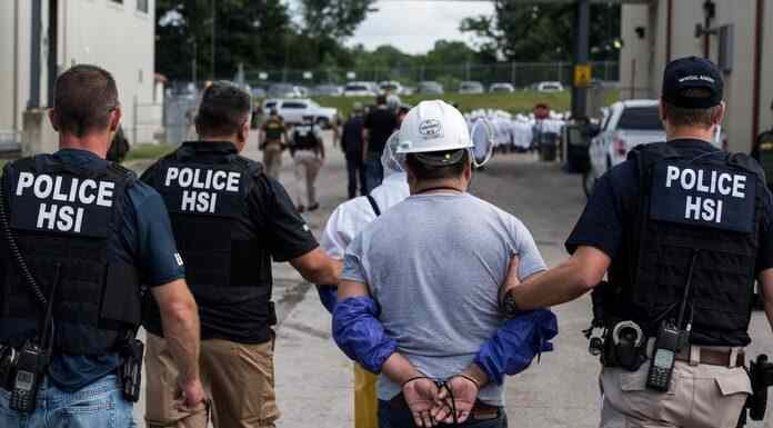 Ξεκίνησαν οι μαζικές απελάσεις παράνομων μεταναστών στις ΗΠΑ-Bίντεο Ξεκίνησαν οι μαζικές απελάσεις παράνομων μεταναστών στις ΗΠΑ-Bίντεο