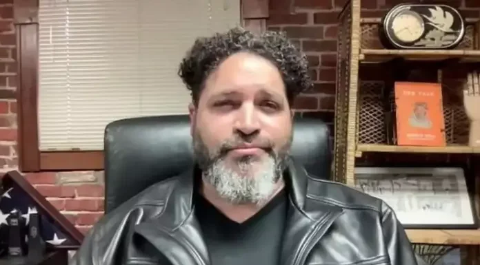 ΗΠΑ: Βραβευμένος με Πούλιτζερ σκιτσογράφος και μεγάλος πολέμιος των Ν.Τραμπ και Ε.Μασκ συνελήφθη για παιδική πορνογραφία ΗΠΑ: Βραβευμένος με Πούλιτζερ σκιτσογράφος και μεγάλος πολέμιος των Ν.Τραμπ και Ε.Μασκ συνελήφθη για παιδική πορνογραφία