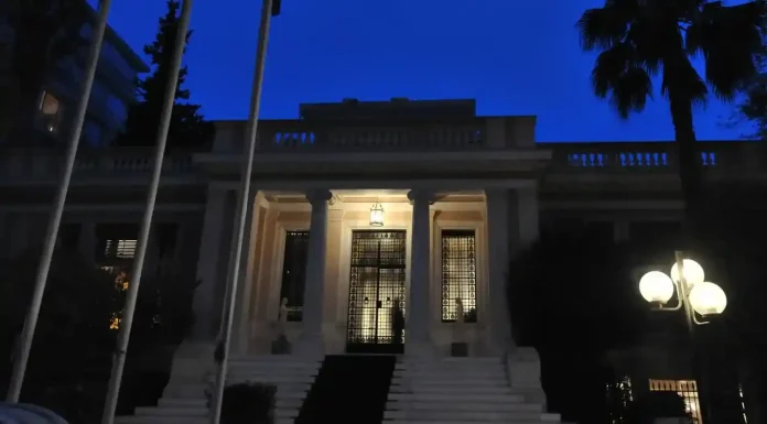 Έγκλημα στα Τέμπη: Άφωνοι και αμηχανία στο Μαξίμου μετά τις μεγαλειώδεις συγκεντρώσεις σε όλη τη χώρα Έγκλημα στα Τέμπη: Άφωνοι και αμηχανία στο Μαξίμου μετά τις μεγαλειώδεις συγκεντρώσεις σε όλη τη χώρα