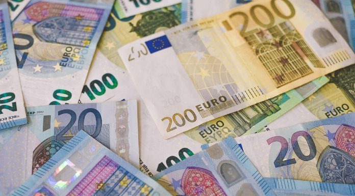 Handelsblatt: «23,7% χαμηλότερος ο μέσος πραγματικός μισθός του Έλληνα σε σχέση με το 2009»! Handelsblatt: «23,7% χαμηλότερος ο μέσος πραγματικός μισθός του Έλληνα σε σχέση με το 2009»!