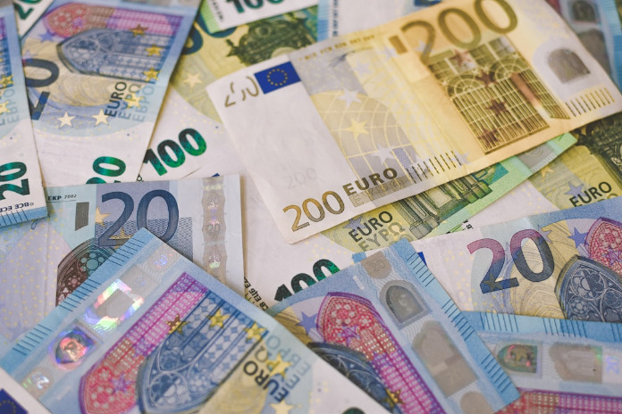 Handelsblatt: «23,7% χαμηλότερος ο μέσος πραγματικός μισθός του Έλληνα σε σχέση με το 2009»! Handelsblatt: «23,7% χαμηλότερος ο μέσος πραγματικός μισθός του Έλληνα σε σχέση με το 2009»!