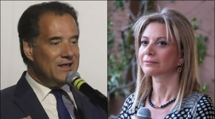 Μαρία Καρυστιανού: Κύριε Γεωργιάδη, με βεβαιότητα ανήκετε σε άλλο είδος ανθρώπου Γεωργιάδη, τελικά πράγματι, μιλάμε άλλη γλώσσα. Με βεβαιότητα ανήκετε σε άλλο είδος ανθρώπου.