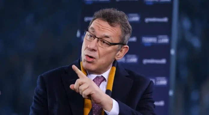 Έντονες αποδοκιμασίες μέσα στο Λευκό Οίκο κατά του Α.Μπουρλά ενώπιον του Ντ.Τράμπ Έντονες αποδοκιμασίες μέσα στο Λευκό Οίκο κατά του Α.Μπουρλά ενώπιον του Ντ.Τράμπ