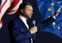 Ο Αντιπρόεδρος των ΗΠΑ φωτογραφίζει στον λόγο του τον Αρτέμη Σώρρα Ο Αντιπρόεδρος των ΗΠΑ φωτογραφίζει στον λόγο του τον Αρτέμη Σώρρα