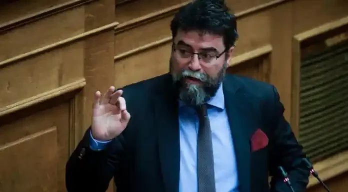 Ο υφυπουργός Μεταφορών Β. Οικονόμου παραδέχεται στο κοινοβούλιο ότι υπάρχει λαθρεμπόριο καυσίμων στα τρένα Ο υφυπουργός Μεταφορών Β. Οικονόμου παραδέχεται στο κοινοβούλιο ότι υπάρχει λαθρεμπόριο καυσίμων στα τρένα