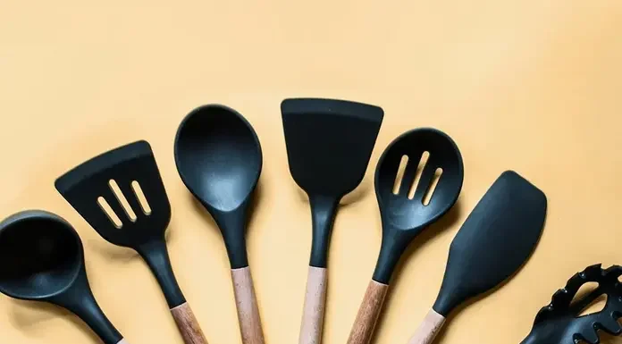 Προσοχή Κίνδυνος για την υγεία: Τα μαύρα πλαστικά σκεύη στην κουζίνα περιέχουν τοξικά απόβλητα! Προσοχή Κίνδυνος για την υγεία: Τα μαύρα πλαστικά σκεύη στην κουζίνα περιέχουν τοξικά απόβλητα!
