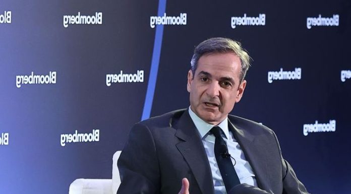 Π.Σαββίδης: Ο Μητσοτάκης είπε ότι η Ελλάδα βρίσκεται σε πόλεμο με τη Ρωσία για προσωπικό και ίδιον όφελος Π.Σαββίδης: Ο Μητσοτάκης είπε ότι η Ελλάδα βρίσκεται σε πόλεμο με τη Ρωσία για προσωπικό και ίδιον όφελος