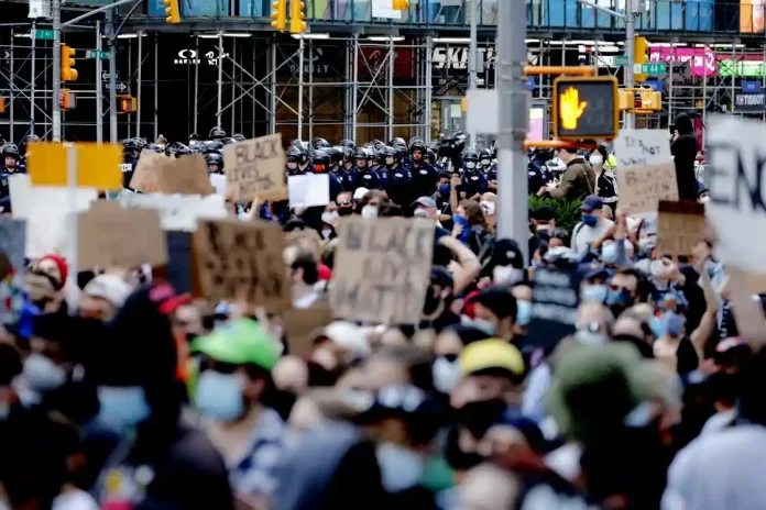 Τραμπ: Τρομοκρατική οργάνωση κηρύχθηκε το «Antifa» - Νέες δυνάμεις στις Πολιτείες