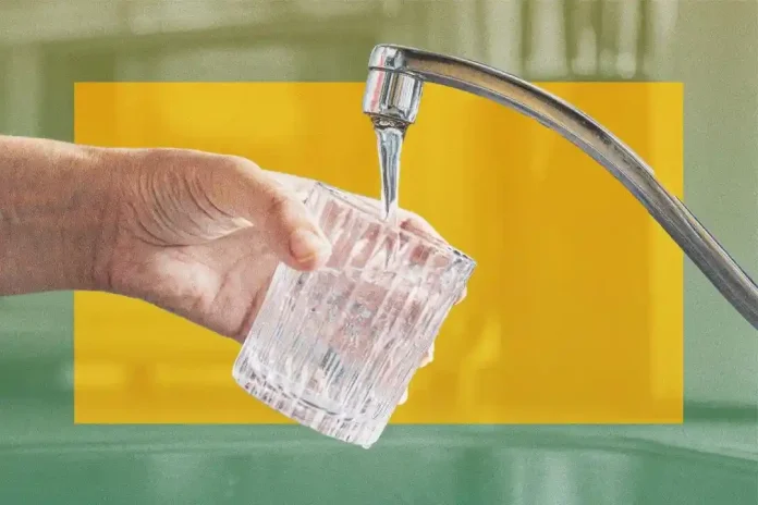 Πώς να αφαιρέσετε το φθόριο από το νερό σας στο σπίτι